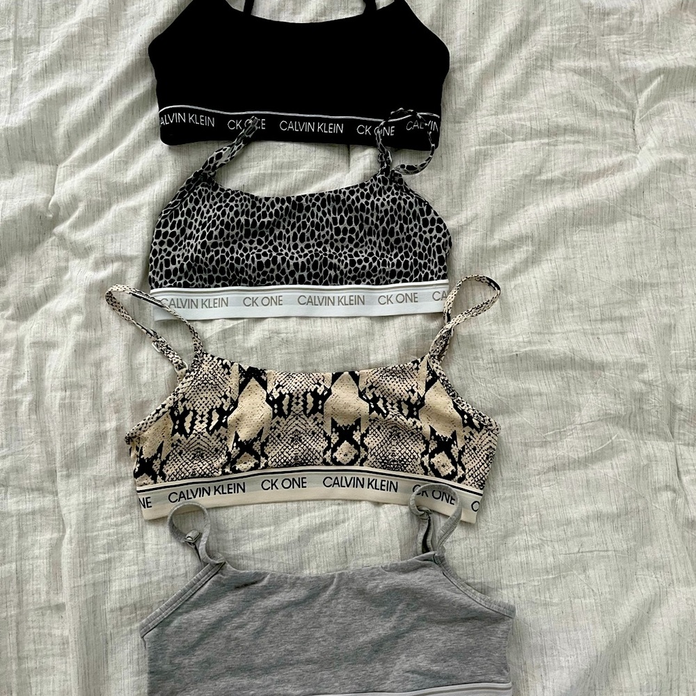 Selling as a set 4 - Calvin Klein bras. Size small